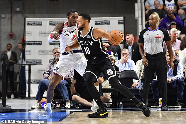 Point guard Brooklyn Nets Ben Simmons beraksi