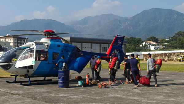 Tim SDRF berangkat untuk operasi pencarian dan penyelamatan.