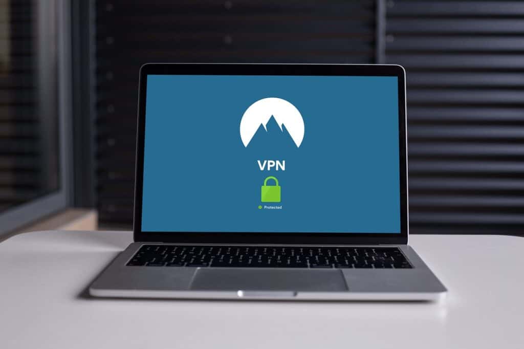 Menggunakan VPN