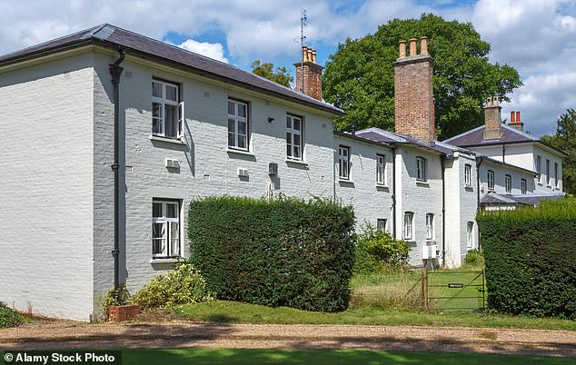 Dia dilaporkan menyuruhnya berhemat ke Frogmore Cottage, bekas rumah Duke dan Duchess of Sussex.