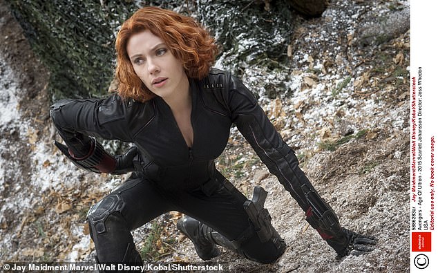 Scarlett Johansson berperan sebagai Black Widow di Avengers: Age of Ultron – 2015