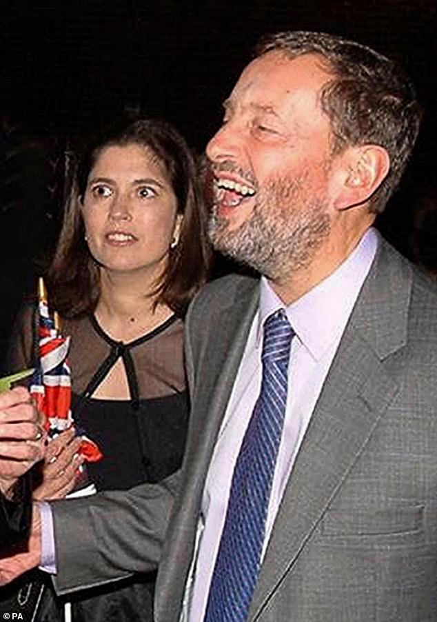 Kimberly Quinn dan kemudian Menteri Dalam Negeri David Blunkett pada malam terakhir Prom tahun 2003