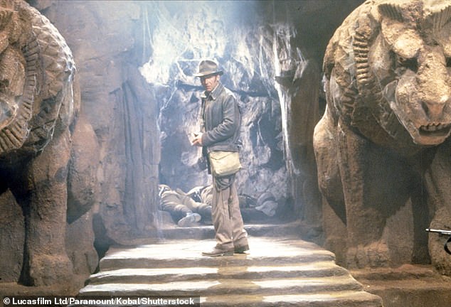 Ford terlihat di sini dalam karakter sebagai Indiana Jones dalam film 'The Last Crusade' tahun 1989