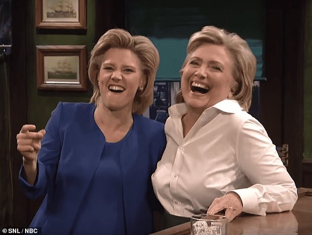 Pemirsa langsung membandingkannya dengan sketsa naas Hillary Clinton di acara itu pada pemilu sebelumnya, yang dia kalahkan setelah tampil di acara itu, yang terlihat pada tahun 2016 bersama Kate McKinnon.