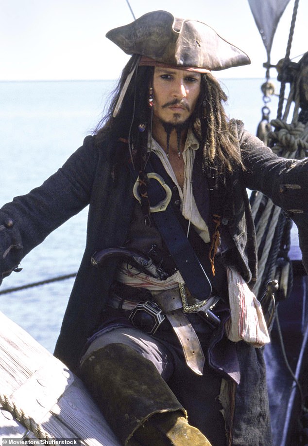 Johnny Depp berperan sebagai Kapten Jack Sparrow di Pirates of the Caribbean: The Curse of the Black Pearl