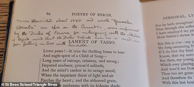 Salinan Puisi Byron ditandatangani oleh mahasiswa Leonard Ewbank pada 25 September 1911