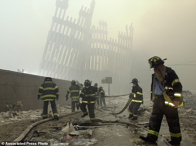 Pada tanggal 11 September 2001, komplotan Al Qaeda mengambil kendali pesawat dan menyerang World Trade Center di New York, terlihat di sini, dan Pentagon, dekat Washington.