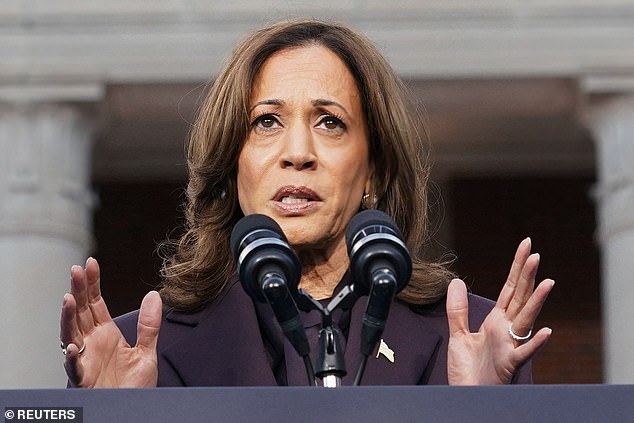 Kamala Harris terlihat menyampaikan pidato saat dia mengakui kekalahan Trump dalam pemilu di Howard University di Washington DC