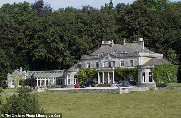 Gatcombe Park adalah situs seluas 730 hektar dan rumah terdaftar Kelas II di dekat Stroud di Gloucestershire