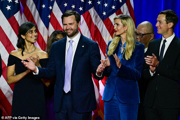 Usha Vance bersama suaminya JD bersama Ivanka Trump dan suaminya Jared Kushner pada malam pemilihan