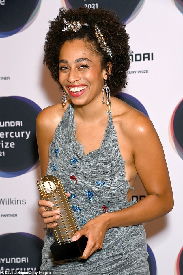 Soulful Celeste, 30, menjadi terkenal setelah membawa pulang Brit Award 2020 untuk Rising Star, juga dinobatkan sebagai band nomor satu di Daftar BBC Music Sound of 2020. Foto: Saat peluncuran Mercury Prize pada tahun 2021