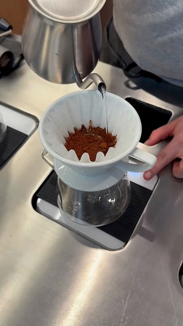 Dia memesan kopi Kolombia 'Wush Wush' di Kiss The Hippo, dengan minuman disiapkan dalam infuser V60