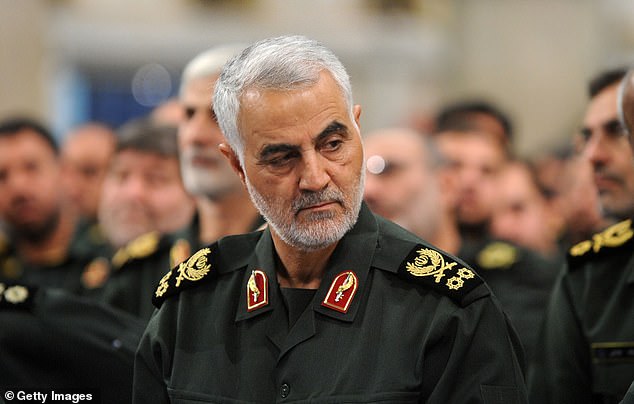 Trump telah menjadi sasaran ancaman pembunuhan di Iran sejak ia memerintahkan serangan yang menewaskan Soleimani, pemimpin Pasukan Quds Iran yang brutal, Qassem Soleimani (foto)