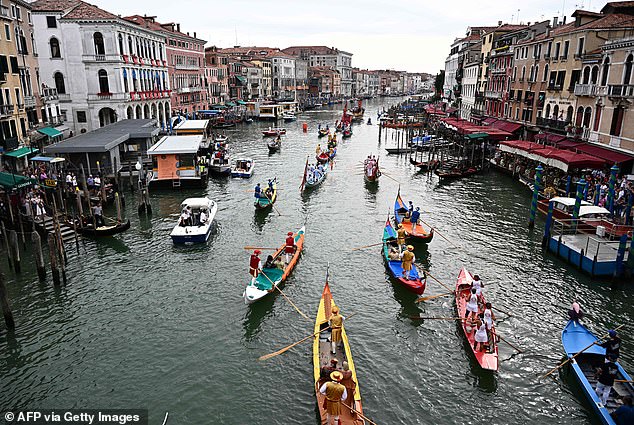 Italia melengkapi lima besar negara yang dipertimbangkan untuk pindah ke luar negeri. Dalam foto tersebut, Grand Canal di Venesia