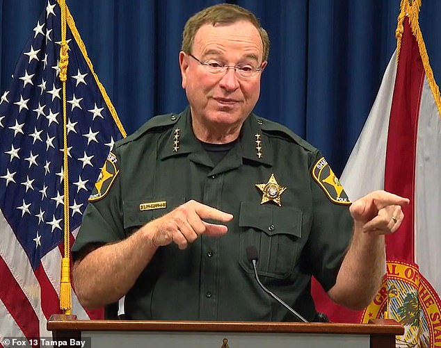 Sheriff Polk County Grady Judd menceritakan bagaimana departemennya sekarang bekerja sama dengan pemerintah federal untuk mendeportasi 18 perempuan yang memperoleh visa kerja.