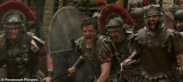 Dengan Maximus legendaris Russell Crowe yang sudah lama mati dan dikuburkan, Lucius yang pendendam harus memperjuangkan kebebasannya setelah dijadikan budak dan direnggut dari istri dan putrinya oleh Jenderal Marcus (Pedro Pascal).