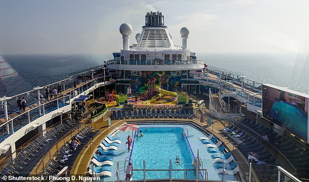 Kapal Spectrum of the Seas (foto) berangkat dari Shanghai Sabtu lalu dan akhirnya akan kembali ke sana pada hari Senin