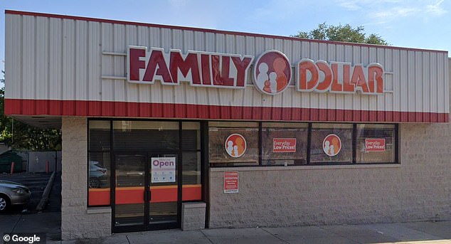 Serangkaian penutupan yang diumumkan pada bulan April lalu telah mengakibatkan penutupan satu Dayton Family Dollar (foto) — dan 35 lainnya di seluruh negara bagian. Langkah-langkah tersebut diambil untuk mengimbangi kerugian sebesar US$1,7 miliar yang diamati selama tiga bulan. Belum diketahui apakah penutupan baru-baru ini juga karena alasan keuangan.