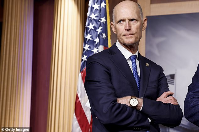 Rick Scott terlihat di sini selama konferensi pers di US Capitol pada Januari 2023 di Washington, D.C.