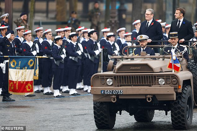 Presiden Prancis, Emmanuel Macron, dan Perdana Menteri Inggris, Keir Starmer, ambil bagian dalam perayaan Hari Gencatan Senjata, yang menandai berakhirnya Perang Dunia Pertama.