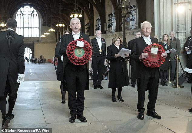 Politisi di Inggris memperingati Hari Gencatan Senjata dengan upacara di Westminster Hall