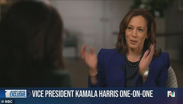 Kamala Harris sedang diwawancarai di NBC oleh Hallie Jackson