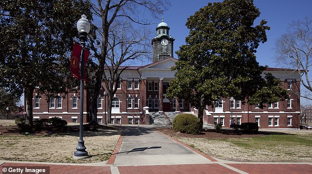 Seorang pria bersenjata melepaskan tembakan di Universitas Tuskegee (foto), di Alabama, pada Minggu pagi