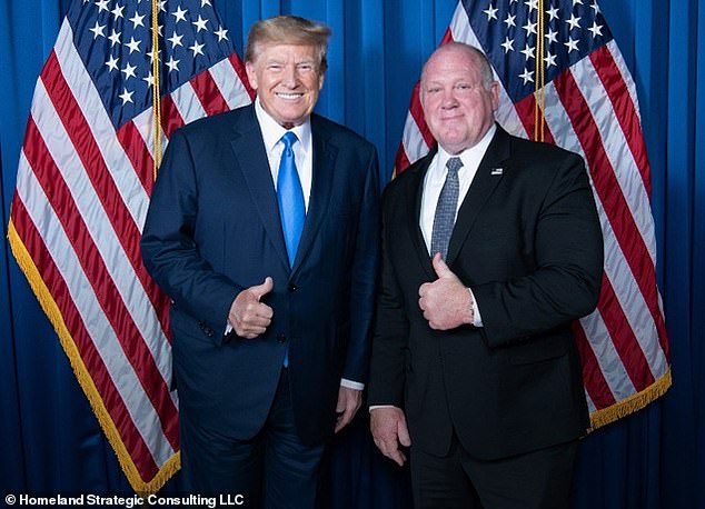 Tom Homan dan Presiden terpilih Donald Trump dalam kampanye