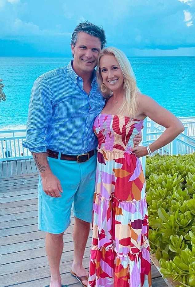 Hegseth menikah dengan produser televisi Jennifer Cunningham Rauchet, dan keduanya menikah pada tahun 2019