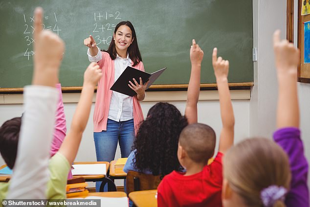 Staf telah diinstruksikan untuk tidak melabeli anak-anak sebagai 'pengganggu' atau 'korban' - karena hal ini dapat 'melemahkan' - dan pengecualian terhadap siswa tidak tercantum dalam dokumen setebal 57 halaman tersebut.