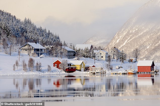 Rumah tradisional di Sommarøy, Norwegia