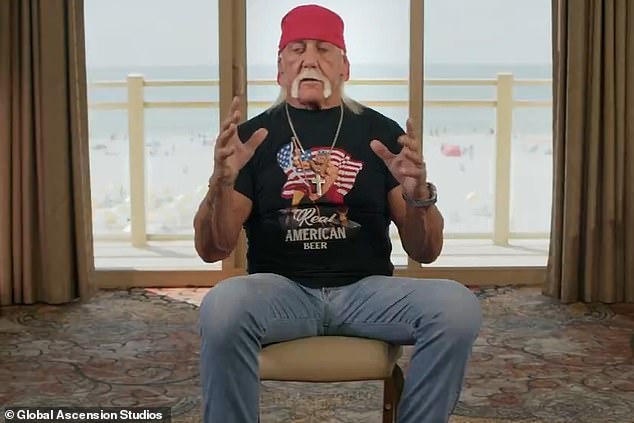 Film dokumenter ini juga mendengarkan cerita dari teman-teman Trump, termasuk Hulk Hogan, yang terlihat di sini