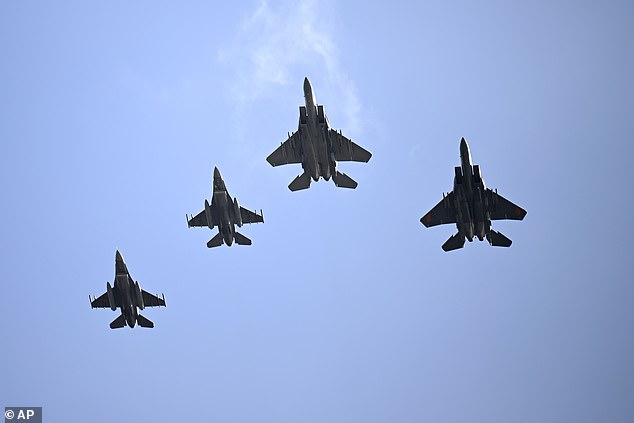 Benda tersebut ditembak jatuh oleh jet tempur F-16 AS dan merupakan benda tak dikenal ketiga yang ditembak dari langit Amerika Utara pada bulan itu.