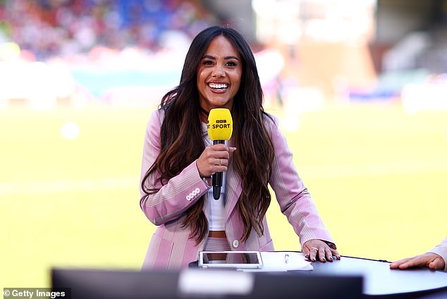 Alex Scott dilaporkan menjadi pilihan utama para bos BBC untuk mengambil alih dan menggantikan Lineker