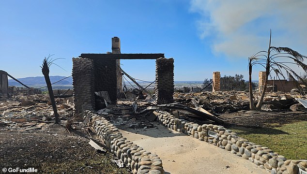 Rumah keluarga Berret di Camarillo hancur akibat kebakaran gunung