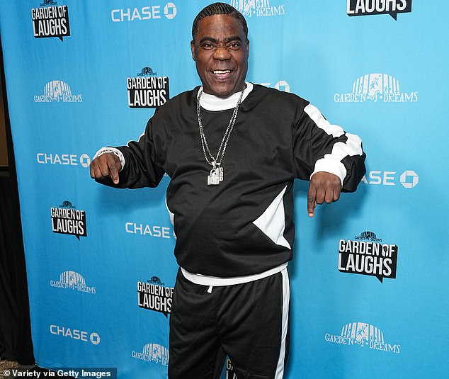 Selebriti lain yang tidak berhasil menurunkan berat badan dengan obat ini adalah komedian dan aktor Tracy Morgan, yang awal tahun ini mengungkapkan bahwa ia telah 'memakan' Ozempic dan berat badannya bertambah 40 pon (18 kg) saat meminumnya. Difoto di New York awal bulan ini